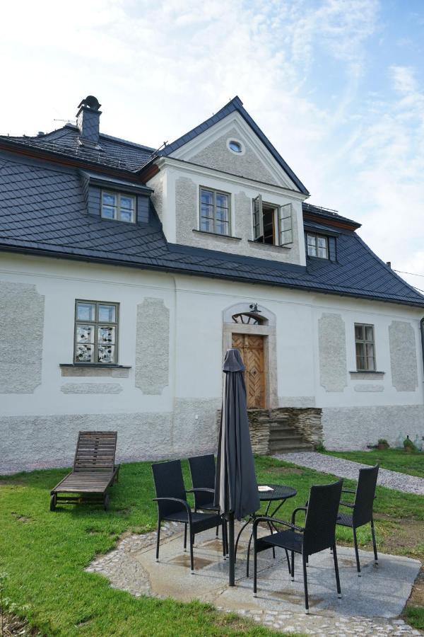Baroque Chaplain House Kaplanka 1796 A. D. - Historical Luxury Apts In Bohemian Paradise Zelezny Brod Экстерьер фото